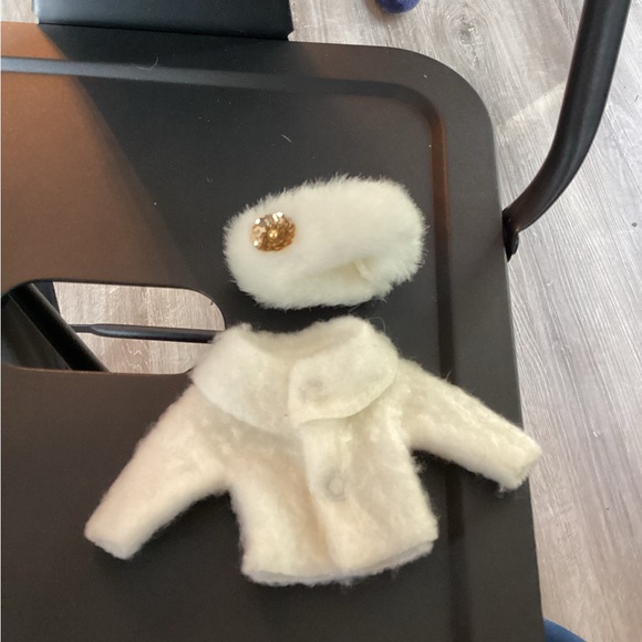 Vintage Barbie Clothes. Sixties and seventies. Some are handmade others not. - Picture 3 of 5